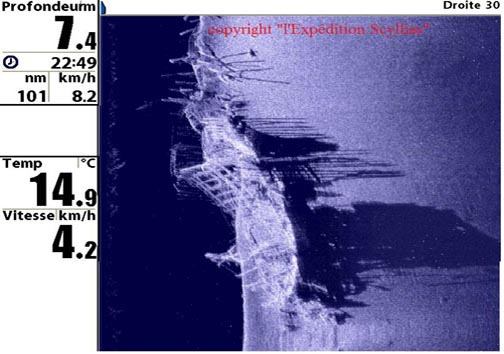 Vue au SSS de l'épave de l'Isère
