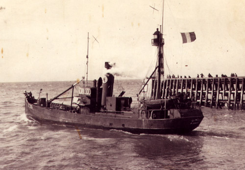 La Tanche quitte le port de Dieppe